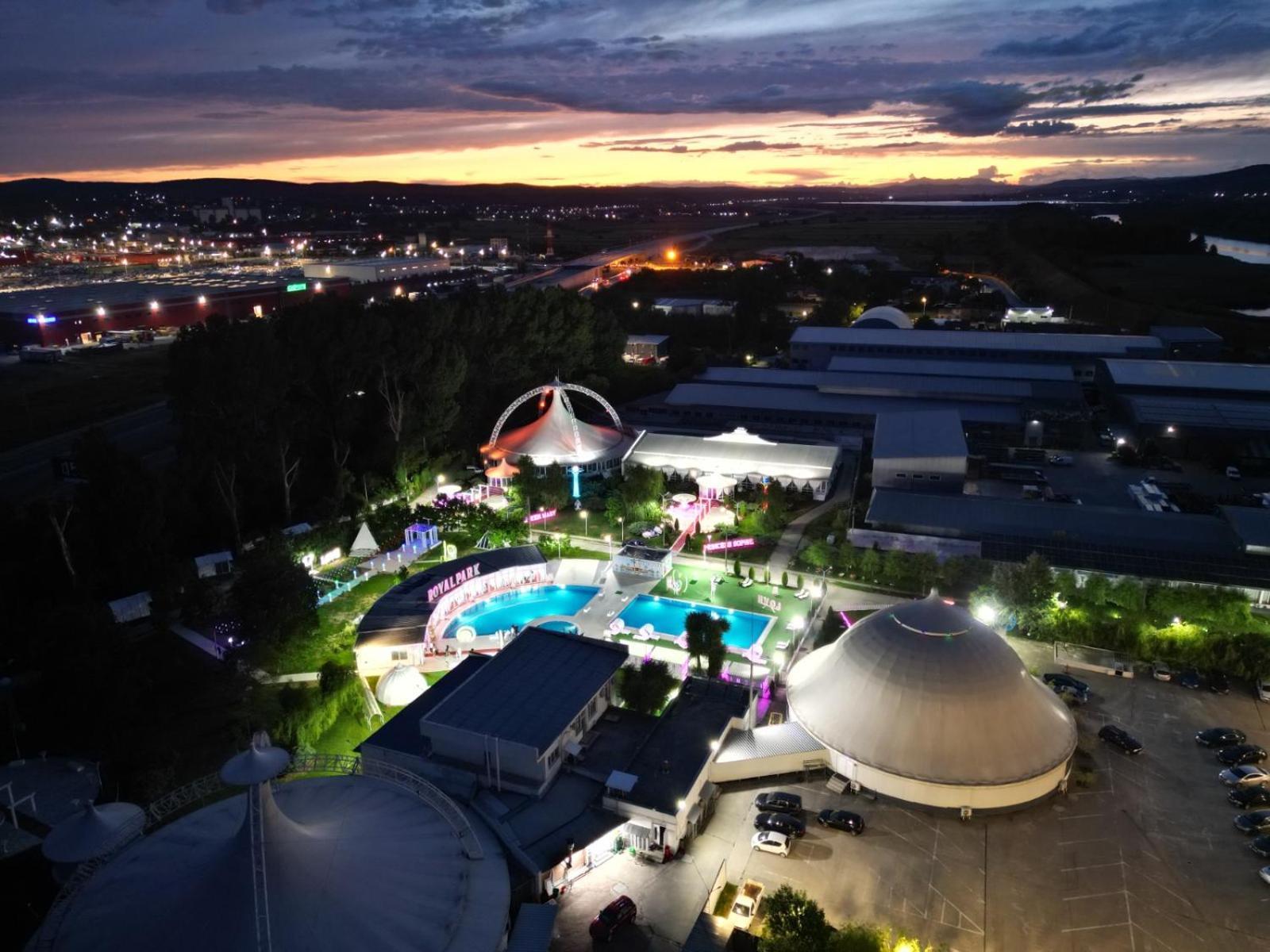 Hotel Royal Park Complex Bascov Exterior foto