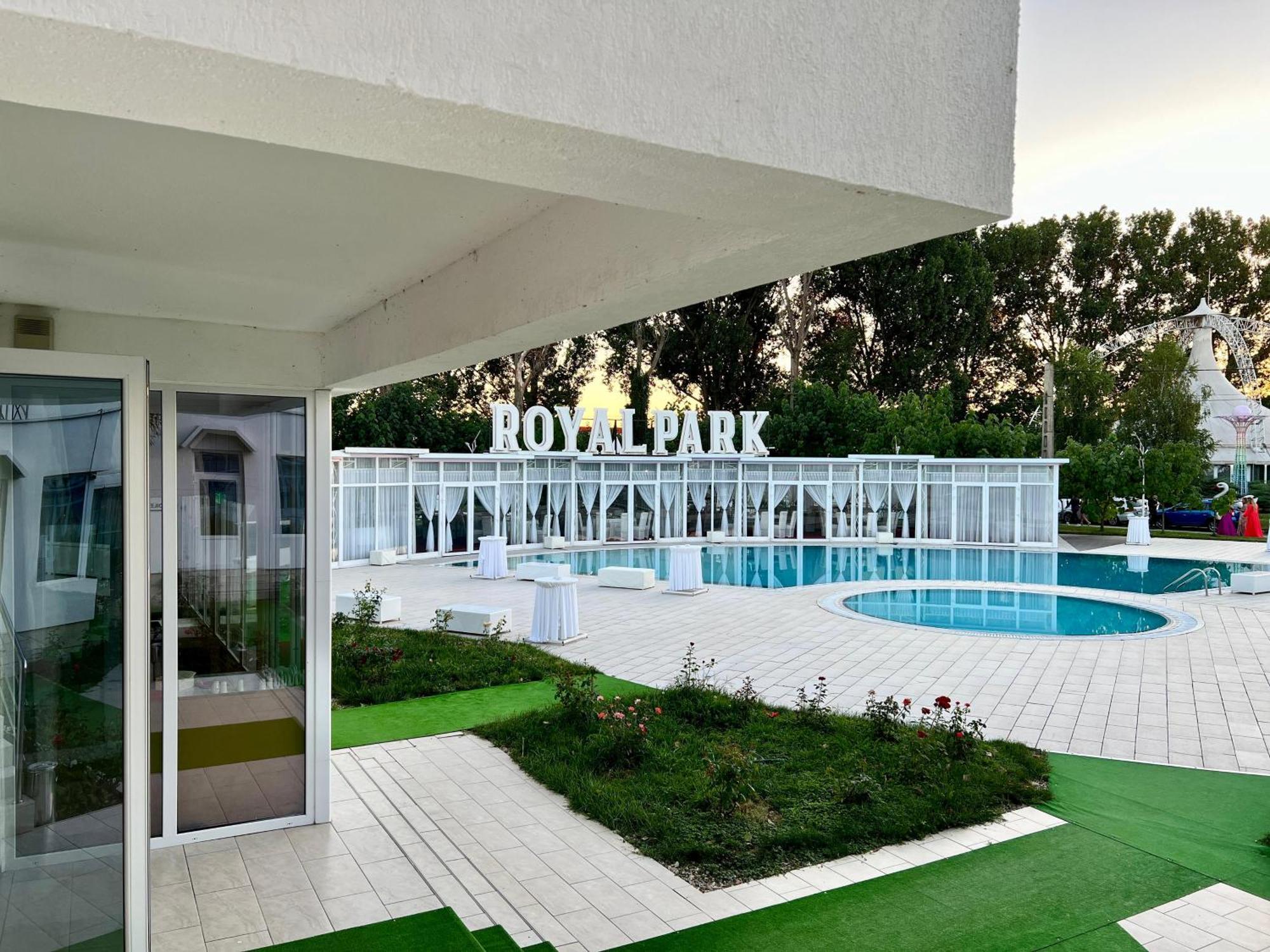Hotel Royal Park Complex Bascov Exterior foto
